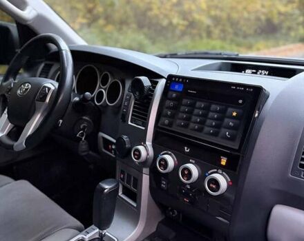 Черный Тойота Секвойя, объемом двигателя 0 л и пробегом 260 тыс. км за 26500 $, фото 1 на Automoto.ua