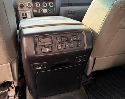 Черный Тойота Секвойя, объемом двигателя 5.7 л и пробегом 231 тыс. км за 42500 $, фото 5 на Automoto.ua