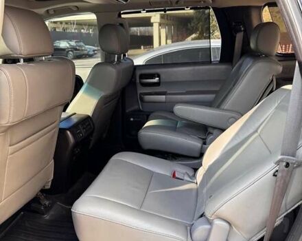 Черный Тойота Секвойя, объемом двигателя 5.7 л и пробегом 231 тыс. км за 42500 $, фото 7 на Automoto.ua