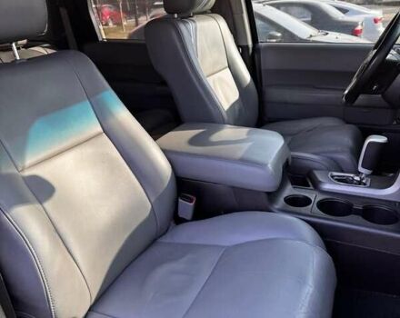 Черный Тойота Секвойя, объемом двигателя 5.7 л и пробегом 231 тыс. км за 42500 $, фото 3 на Automoto.ua