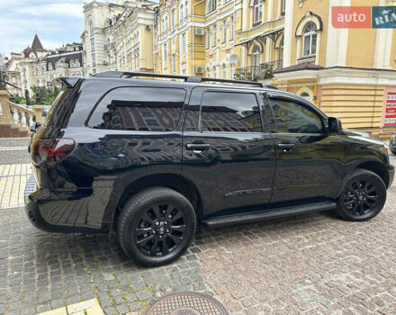 Черный Тойота Секвойя, объемом двигателя 5.66 л и пробегом 117 тыс. км за 55500 $, фото 2 на Automoto.ua