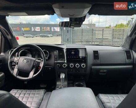 Чорний Тойота Секвойя, об'ємом двигуна 5.66 л та пробігом 125 тис. км за 39990 $, фото 5 на Automoto.ua