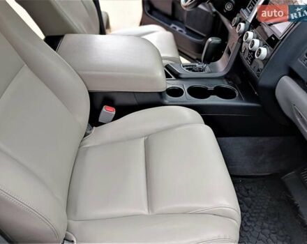 Черный Тойота Секвойя, объемом двигателя 5.66 л и пробегом 115 тыс. км за 39500 $, фото 44 на Automoto.ua