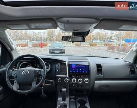 Черный Тойота Секвойя, объемом двигателя 5.66 л и пробегом 114 тыс. км за 34990 $, фото 14 на Automoto.ua