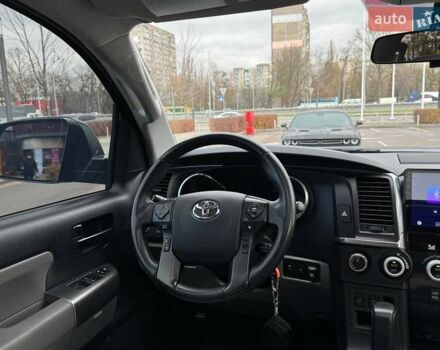 Черный Тойота Секвойя, объемом двигателя 5.66 л и пробегом 114 тыс. км за 34990 $, фото 15 на Automoto.ua