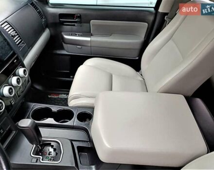 Черный Тойота Секвойя, объемом двигателя 5.66 л и пробегом 115 тыс. км за 39500 $, фото 38 на Automoto.ua