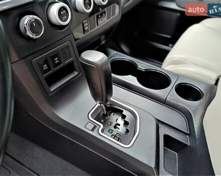 Черный Тойота Секвойя, объемом двигателя 5.66 л и пробегом 115 тыс. км за 39500 $, фото 47 на Automoto.ua