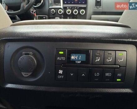 Черный Тойота Секвойя, объемом двигателя 5.66 л и пробегом 114 тыс. км за 34990 $, фото 13 на Automoto.ua