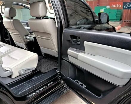 Черный Тойота Секвойя, объемом двигателя 5.66 л и пробегом 115 тыс. км за 39500 $, фото 43 на Automoto.ua