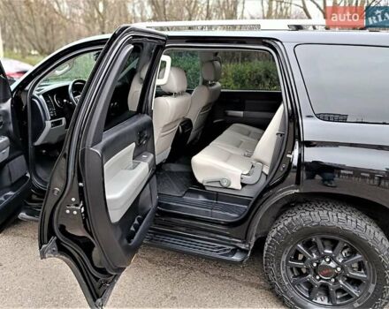 Черный Тойота Секвойя, объемом двигателя 5.66 л и пробегом 115 тыс. км за 39500 $, фото 20 на Automoto.ua