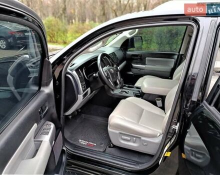 Черный Тойота Секвойя, объемом двигателя 5.66 л и пробегом 115 тыс. км за 39500 $, фото 21 на Automoto.ua