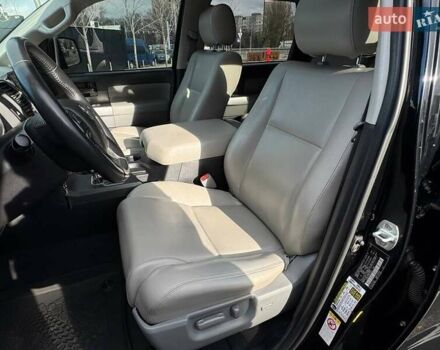 Черный Тойота Секвойя, объемом двигателя 5.66 л и пробегом 114 тыс. км за 34990 $, фото 8 на Automoto.ua