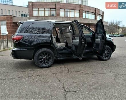 Черный Тойота Секвойя, объемом двигателя 5.66 л и пробегом 115 тыс. км за 39500 $, фото 23 на Automoto.ua