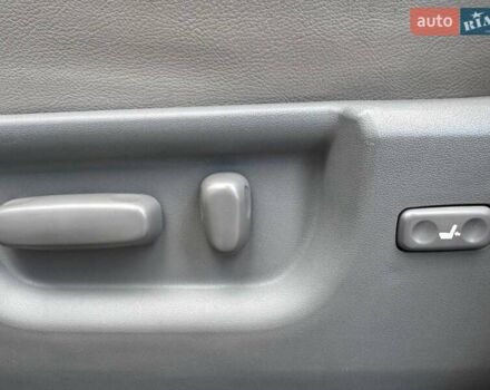 Черный Тойота Секвойя, объемом двигателя 5.66 л и пробегом 114 тыс. км за 34990 $, фото 21 на Automoto.ua