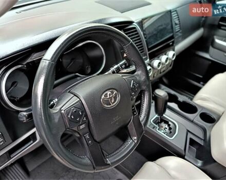 Черный Тойота Секвойя, объемом двигателя 5.66 л и пробегом 115 тыс. км за 39500 $, фото 46 на Automoto.ua