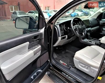 Черный Тойота Секвойя, объемом двигателя 5.66 л и пробегом 115 тыс. км за 39500 $, фото 34 на Automoto.ua