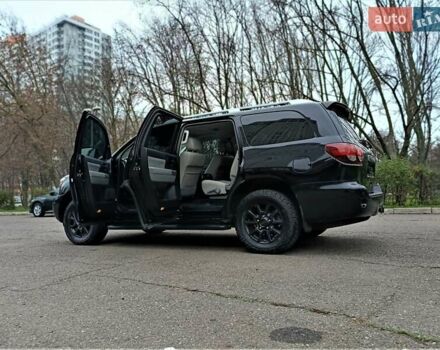 Черный Тойота Секвойя, объемом двигателя 5.66 л и пробегом 115 тыс. км за 39500 $, фото 19 на Automoto.ua