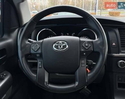 Черный Тойота Секвойя, объемом двигателя 5.66 л и пробегом 114 тыс. км за 34990 $, фото 16 на Automoto.ua