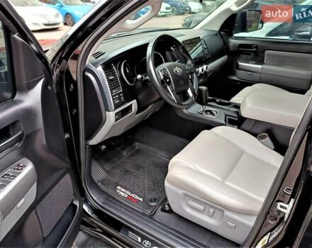 Черный Тойота Секвойя, объемом двигателя 5.66 л и пробегом 115 тыс. км за 39500 $, фото 37 на Automoto.ua