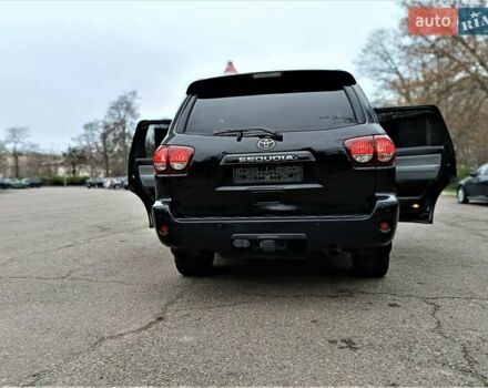 Черный Тойота Секвойя, объемом двигателя 5.66 л и пробегом 115 тыс. км за 39500 $, фото 32 на Automoto.ua