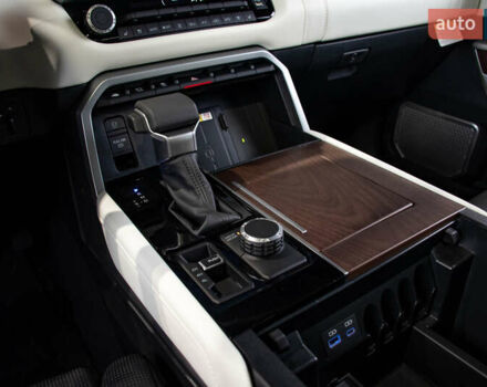 Черный Тойота Секвойя, объемом двигателя 3.45 л и пробегом 3 тыс. км за 145000 $, фото 29 на Automoto.ua