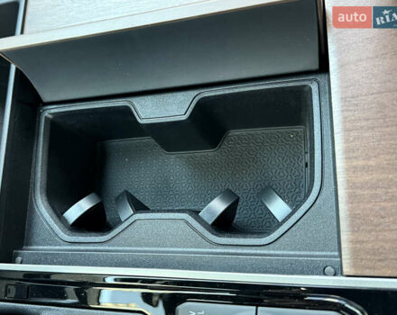 Черный Тойота Секвойя, объемом двигателя 3.5 л и пробегом 1 тыс. км за 150000 $, фото 84 на Automoto.ua