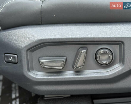 Черный Тойота Секвойя, объемом двигателя 3.5 л и пробегом 1 тыс. км за 150000 $, фото 44 на Automoto.ua