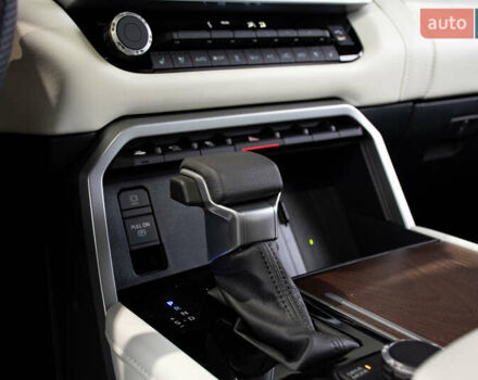 Черный Тойота Секвойя, объемом двигателя 3.45 л и пробегом 3 тыс. км за 145000 $, фото 31 на Automoto.ua