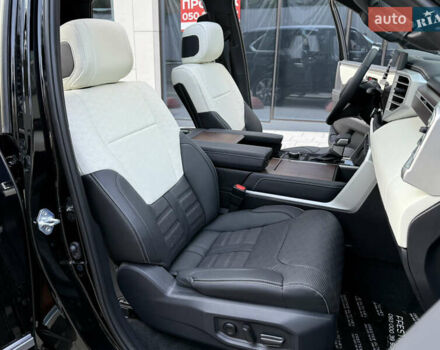 Черный Тойота Секвойя, объемом двигателя 3.5 л и пробегом 1 тыс. км за 150000 $, фото 45 на Automoto.ua