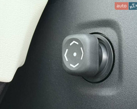 Черный Тойота Секвойя, объемом двигателя 3.5 л и пробегом 1 тыс. км за 150000 $, фото 78 на Automoto.ua