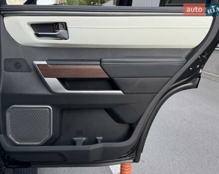 Черный Тойота Секвойя, объемом двигателя 3.5 л и пробегом 1 тыс. км за 150000 $, фото 61 на Automoto.ua