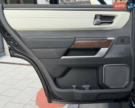 Черный Тойота Секвойя, объемом двигателя 3.5 л и пробегом 1 тыс. км за 150000 $, фото 63 на Automoto.ua