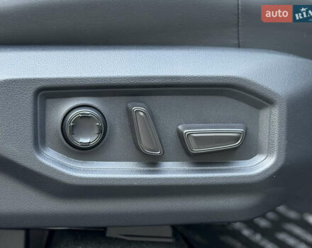 Черный Тойота Секвойя, объемом двигателя 3.5 л и пробегом 1 тыс. км за 150000 $, фото 48 на Automoto.ua