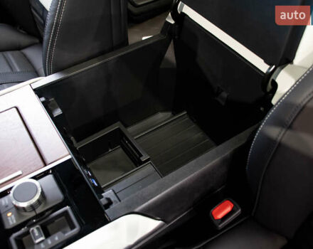Черный Тойота Секвойя, объемом двигателя 3.45 л и пробегом 3 тыс. км за 145000 $, фото 32 на Automoto.ua