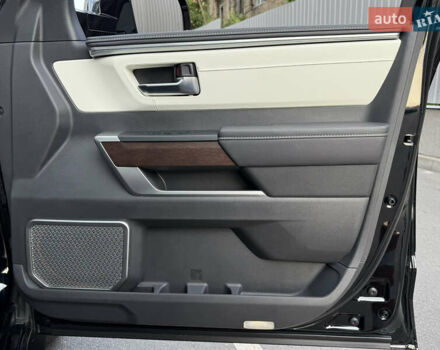 Черный Тойота Секвойя, объемом двигателя 3.5 л и пробегом 1 тыс. км за 150000 $, фото 60 на Automoto.ua