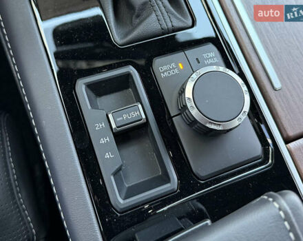 Черный Тойота Секвойя, объемом двигателя 3.5 л и пробегом 1 тыс. км за 150000 $, фото 82 на Automoto.ua