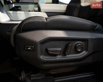 Черный Тойота Секвойя, объемом двигателя 3.45 л и пробегом 3 тыс. км за 145000 $, фото 36 на Automoto.ua