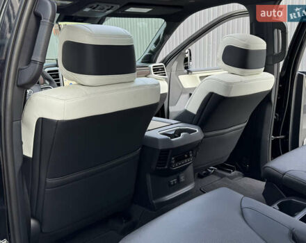 Черный Тойота Секвойя, объемом двигателя 3.5 л и пробегом 1 тыс. км за 150000 $, фото 52 на Automoto.ua