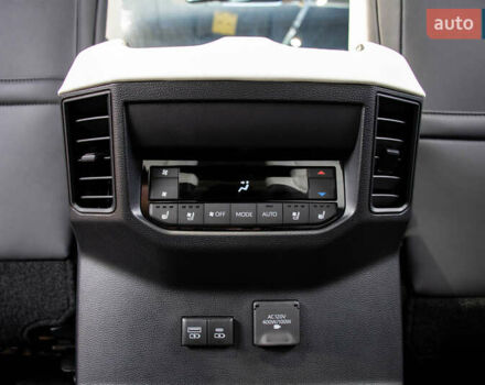 Черный Тойота Секвойя, объемом двигателя 3.45 л и пробегом 3 тыс. км за 145000 $, фото 41 на Automoto.ua