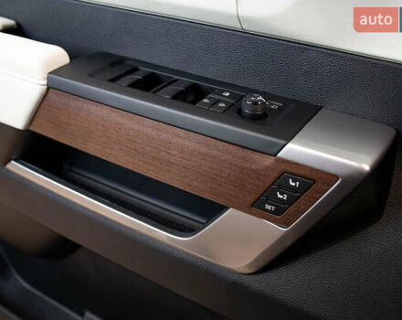 Черный Тойота Секвойя, объемом двигателя 3.45 л и пробегом 3 тыс. км за 145000 $, фото 35 на Automoto.ua