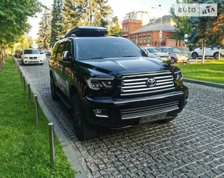 Черный Тойота Секвойя, объемом двигателя 5.66 л и пробегом 222 тыс. км за 25000 $, фото 1 на Automoto.ua