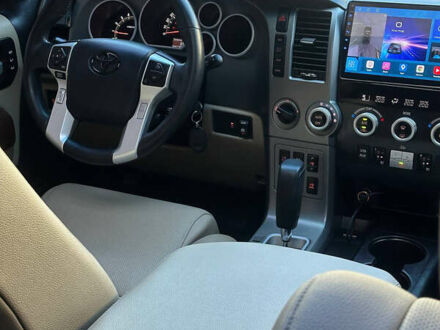 Черный Тойота Секвойя, объемом двигателя 5.7 л и пробегом 105 тыс. км за 42000 $, фото 1 на Automoto.ua