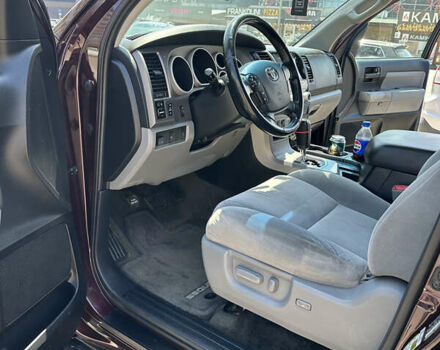 Фиолетовый Тойота Секвойя, объемом двигателя 4.61 л и пробегом 194 тыс. км за 19900 $, фото 14 на Automoto.ua