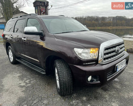 Фіолетовий Тойота Секвойя, об'ємом двигуна 4.61 л та пробігом 196 тис. км за 19000 $, фото 2 на Automoto.ua
