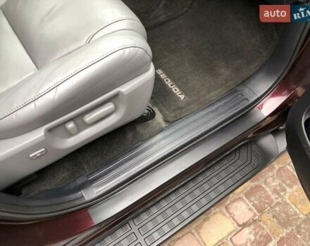 Фиолетовый Тойота Секвойя, объемом двигателя 5.7 л и пробегом 170 тыс. км за 29800 $, фото 18 на Automoto.ua