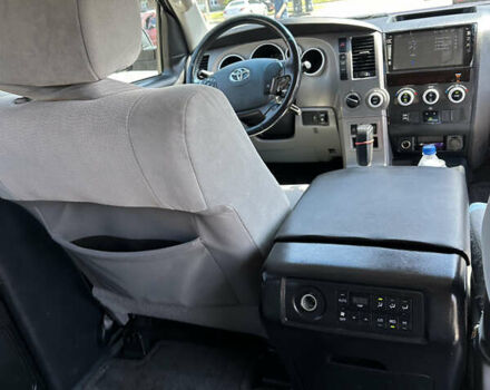 Фиолетовый Тойота Секвойя, объемом двигателя 4.61 л и пробегом 194 тыс. км за 19900 $, фото 13 на Automoto.ua