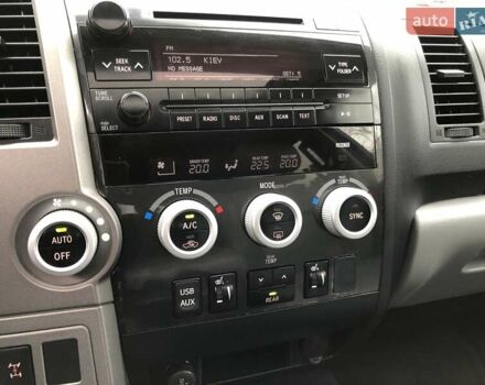 Фиолетовый Тойота Секвойя, объемом двигателя 5.7 л и пробегом 170 тыс. км за 29800 $, фото 49 на Automoto.ua