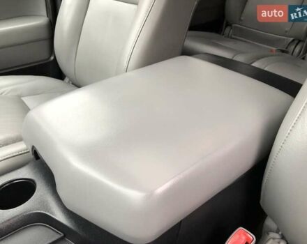 Фиолетовый Тойота Секвойя, объемом двигателя 5.7 л и пробегом 170 тыс. км за 29800 $, фото 43 на Automoto.ua