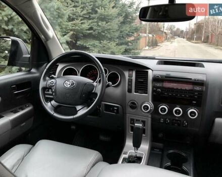 Фиолетовый Тойота Секвойя, объемом двигателя 5.7 л и пробегом 170 тыс. км за 29800 $, фото 58 на Automoto.ua