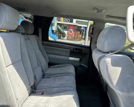 Фиолетовый Тойота Секвойя, объемом двигателя 4.61 л и пробегом 194 тыс. км за 19900 $, фото 8 на Automoto.ua